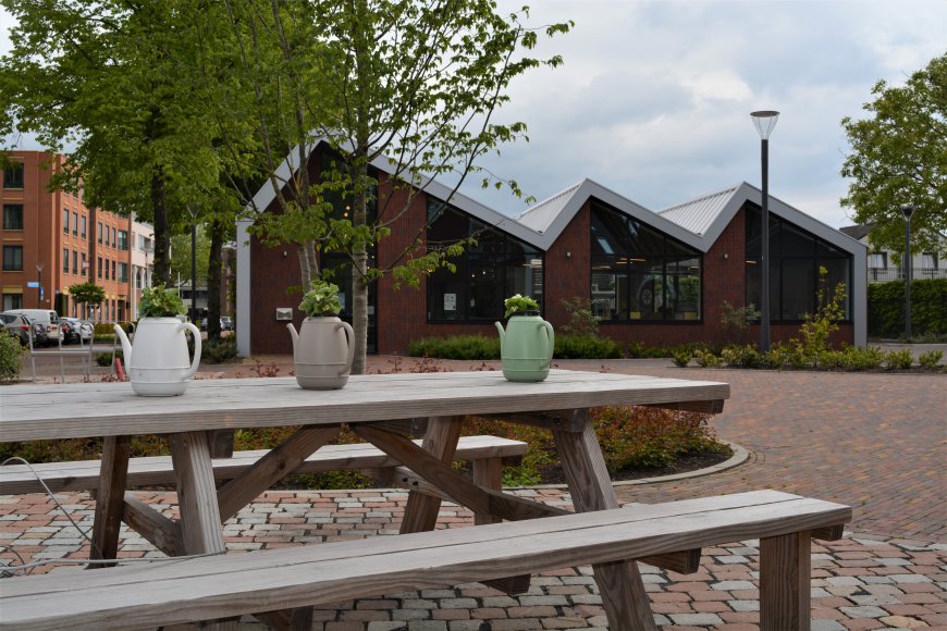 Werkatelier en terras EEHT.jpg Werkatelier en terras EEHT.jpg