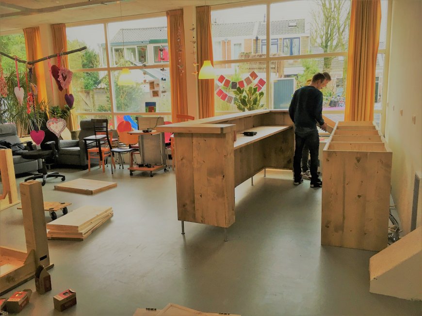 De bar in aanbouw.jpg De bar in aanbouw.jpg