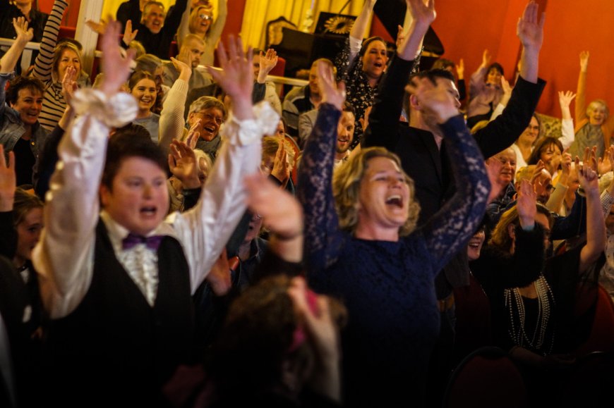 het juichende publiek.jpg het juichende publiek.jpg