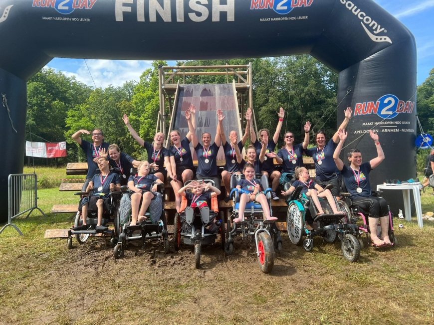 Groepsfoto glind.JPG Groepsfoto glind.JPG