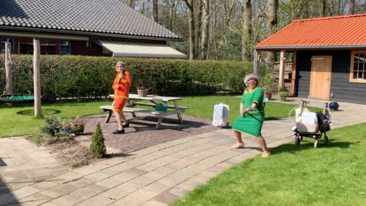 DBuren optreden rappende oma